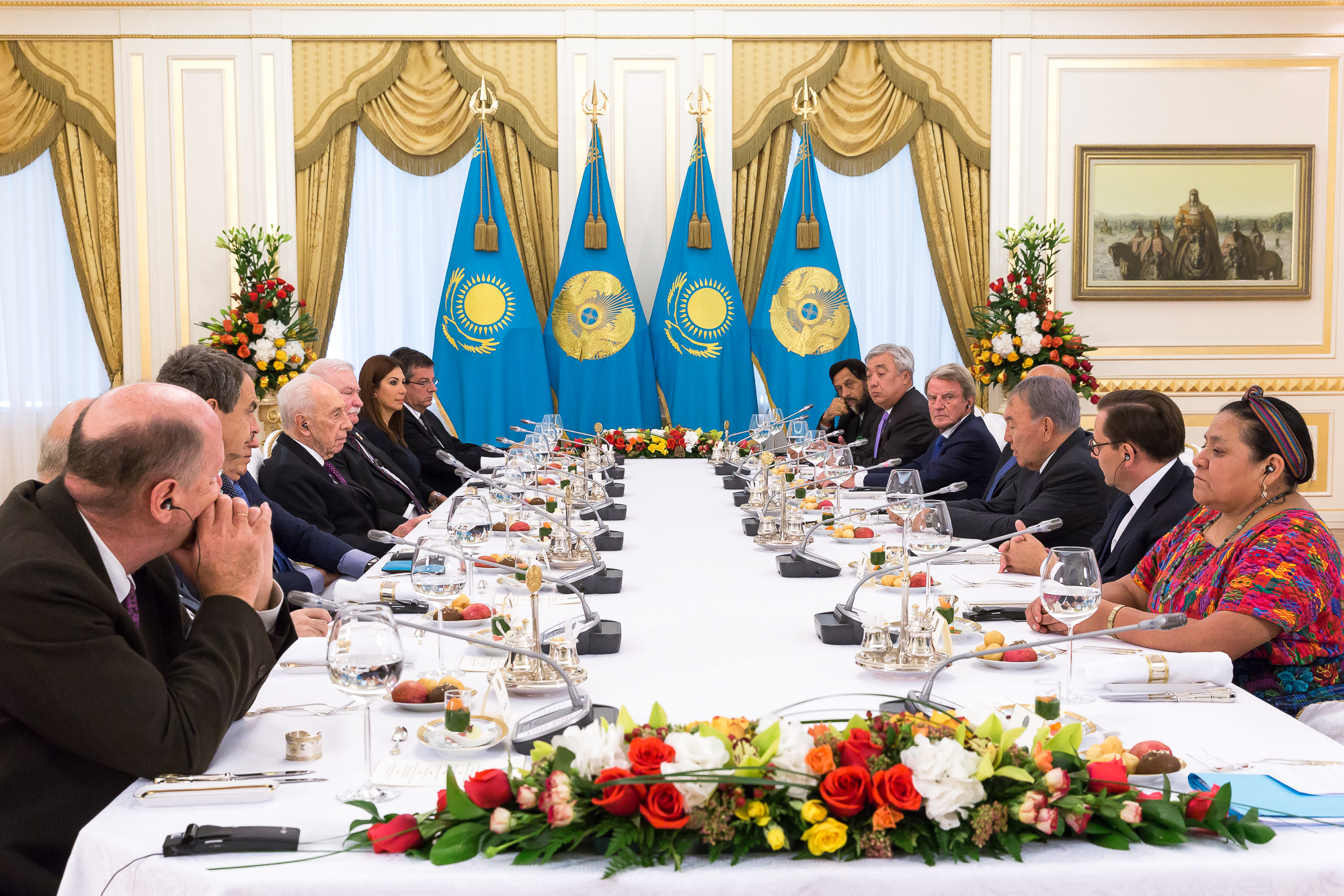 4-Lunch-with-the-President-N.-Nazarbayev-former-Presidents-and-Nobel-Peace-Laureats.